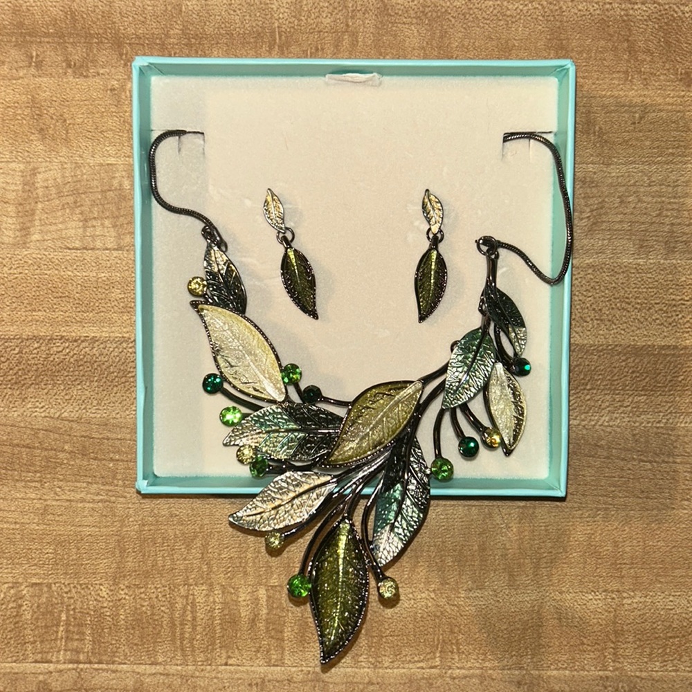 Amy Jane Green Leaves Jewelry Set